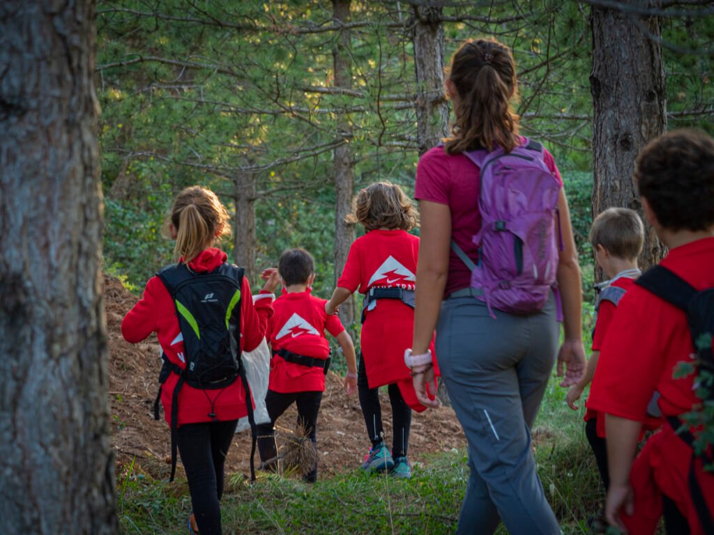 Participants de l'escola de trail en una sessió a l'entorn de Berga