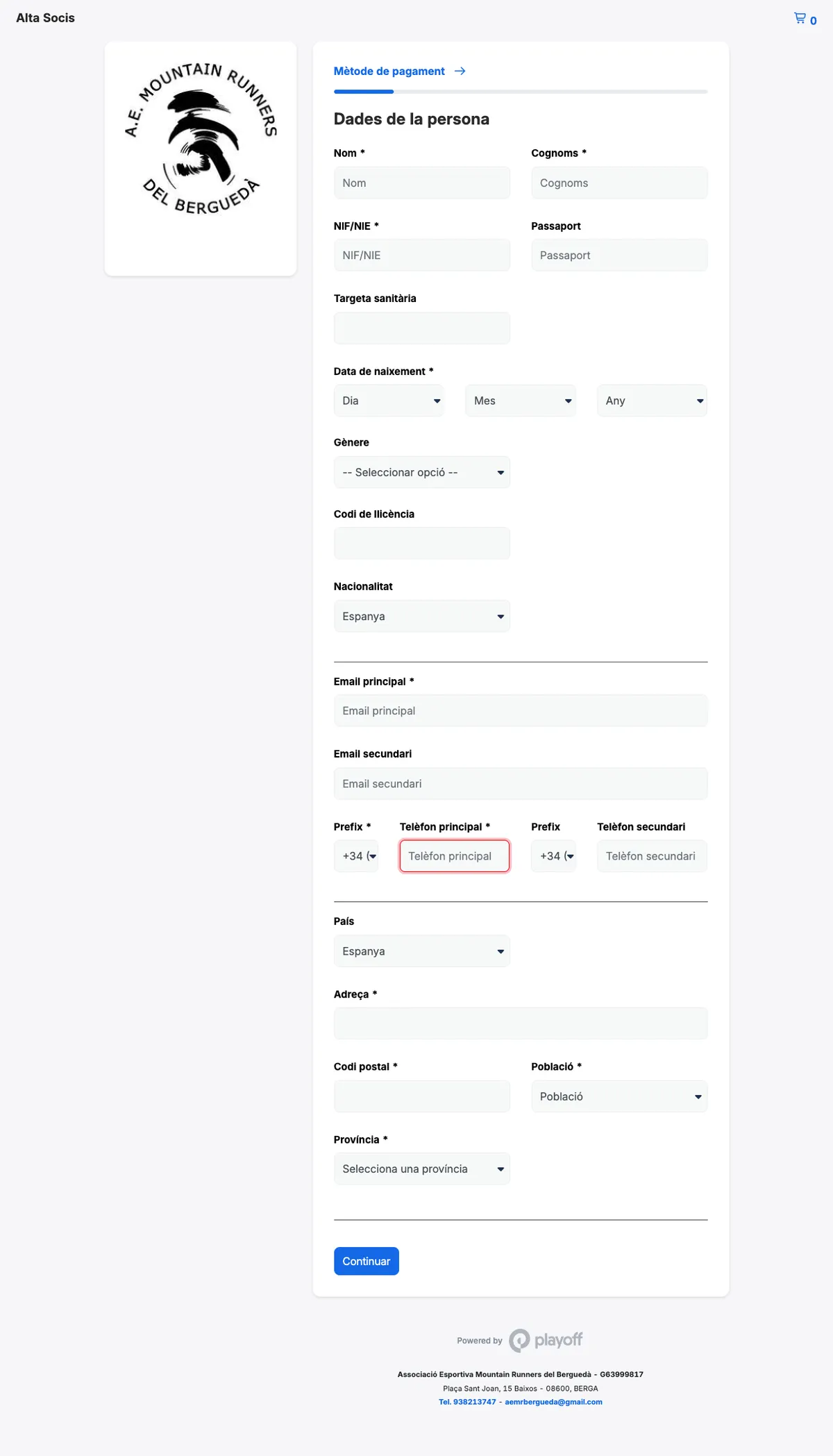 Pantalla de dades personals de Playoff amb els camps d'identificació, contacte i adreça buits i el botó Continuar.